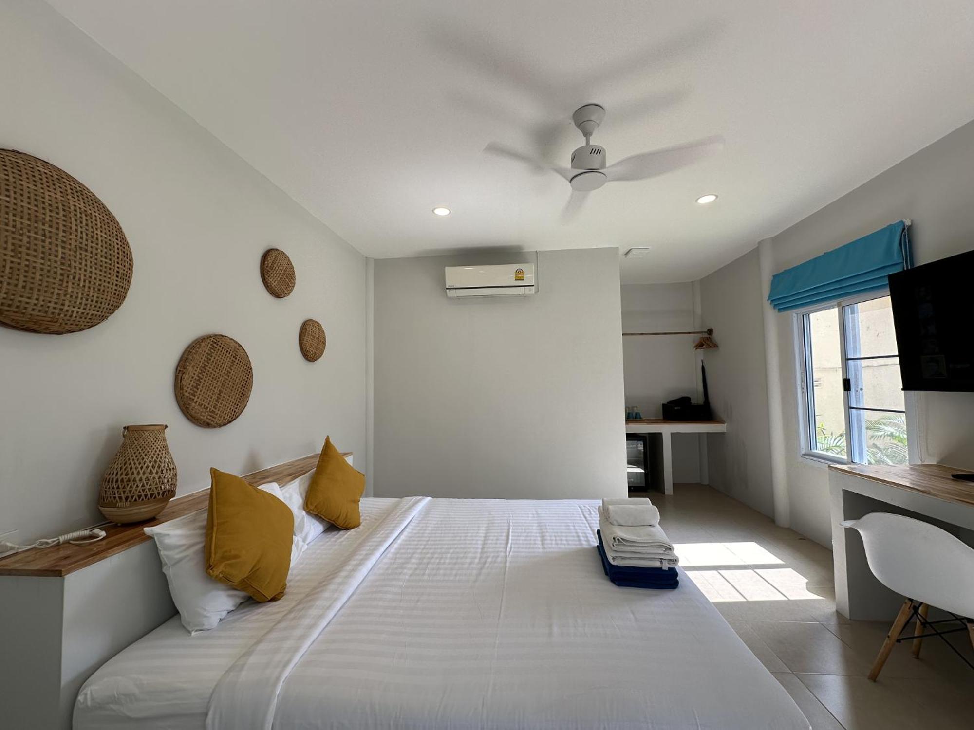 Sand Terrace Beach Bungalows Baan Tai Room photo