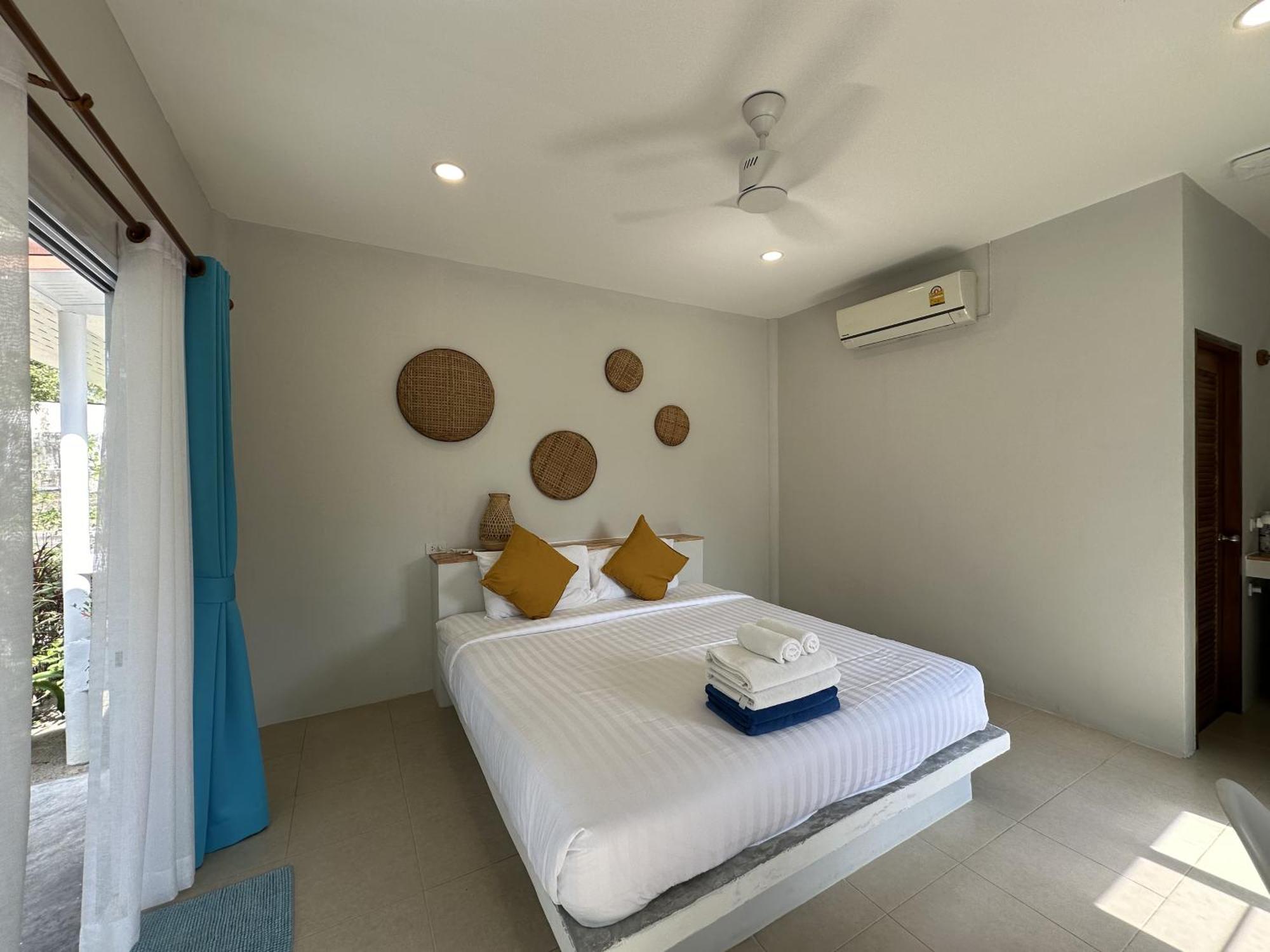 Sand Terrace Beach Bungalows Baan Tai Room photo